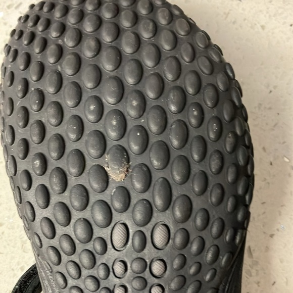 Teva waterproof black leather sandals With two size adjustments. Size 7. - Picture 9 of 12